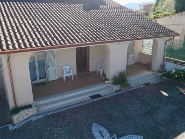 Villa Indipendente in vendita a Gallinaro, Lazio