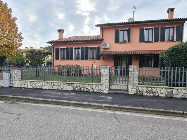 Villa Indipendente in vendita a Galzignano Terme, Padova