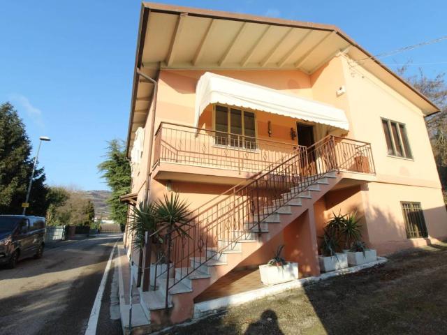 Villa Indipendente in vendita a Gambellara, Veneto