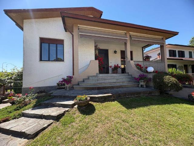 Villa Indipendente in vendita a Gambolò, Lombardia