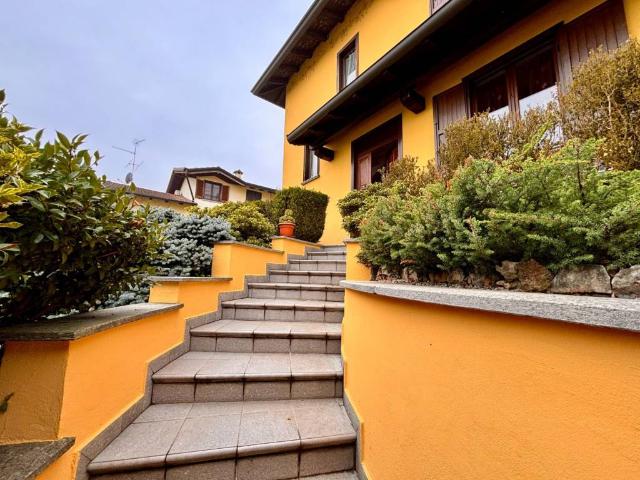 Villa Indipendente in vendita a Gambolò, Pavia