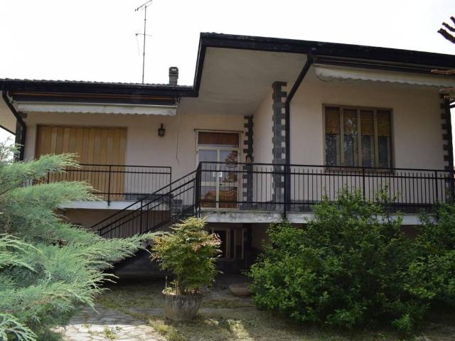 Villa Indipendente in vendita a Gambolò, Lombardia