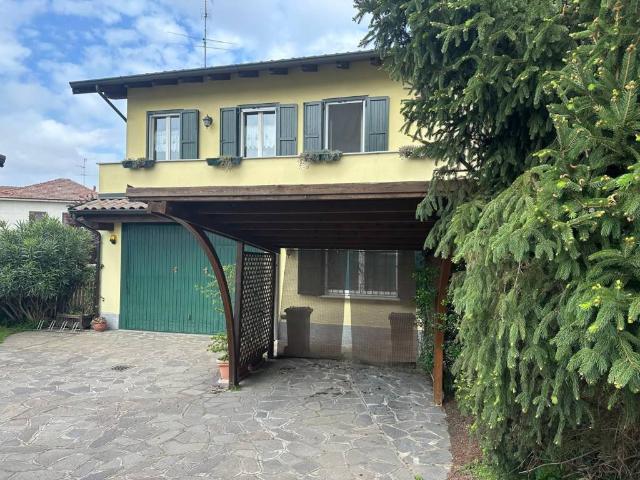 Villa Indipendente in vendita a Gambolò, Lombardia