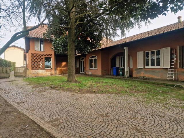 Villa Indipendente in vendita a Gambolò, Pavia