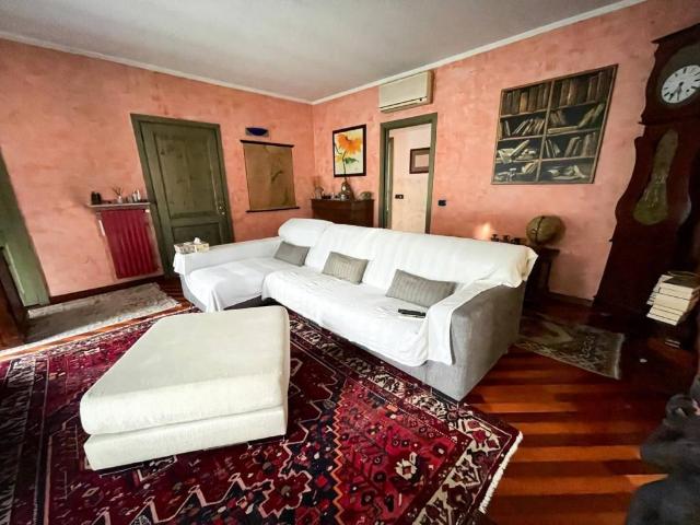 Villa Indipendente in vendita a Gambolò, Pavia