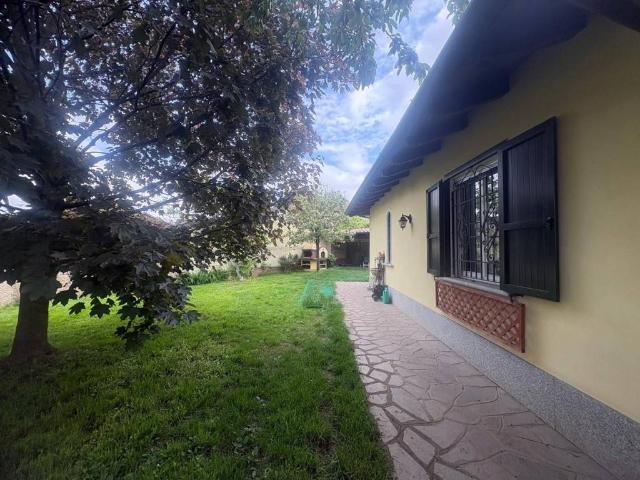 Villa Indipendente in vendita a Gambolò, Lombardia