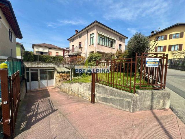 Villa Indipendente in vendita a Gandino, Lombardia
