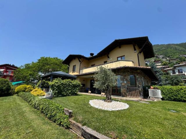 Villa Indipendente in vendita a Gandino, Lombardia