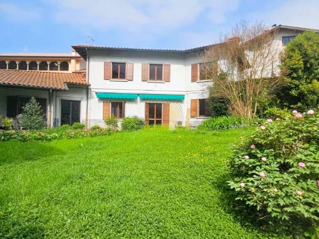 Villa Indipendente in vendita a Cirano, Gandino