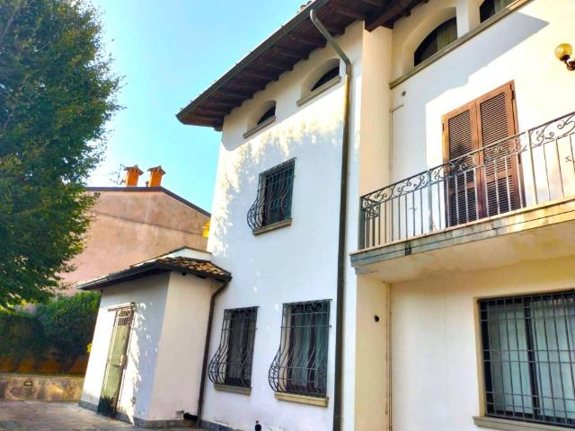 Villa Indipendente in vendita a Gandino, Lombardia