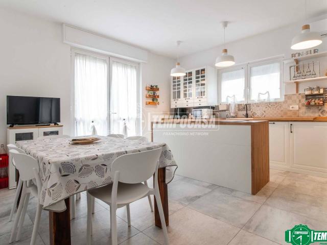 Villa Indipendente in vendita a Santa Maria Rossa, Garbagnate Milanese