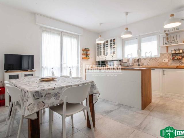 Villa Indipendente in vendita a Santa Maria Rossa, Garbagnate Milanese