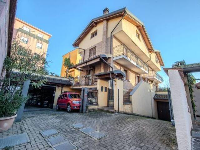 Villa Indipendente in vendita a Quadrifoglio, Garbagnate Milanese