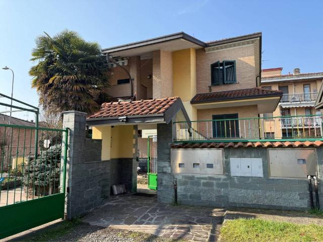 Villa Indipendente in vendita a Santa Maria Rossa, Garbagnate Milanese