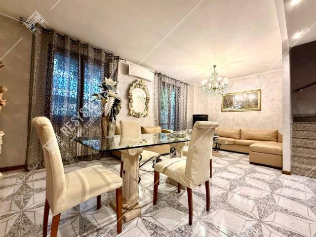Villa Indipendente in vendita a Garbagnate Milanese, Lombardia