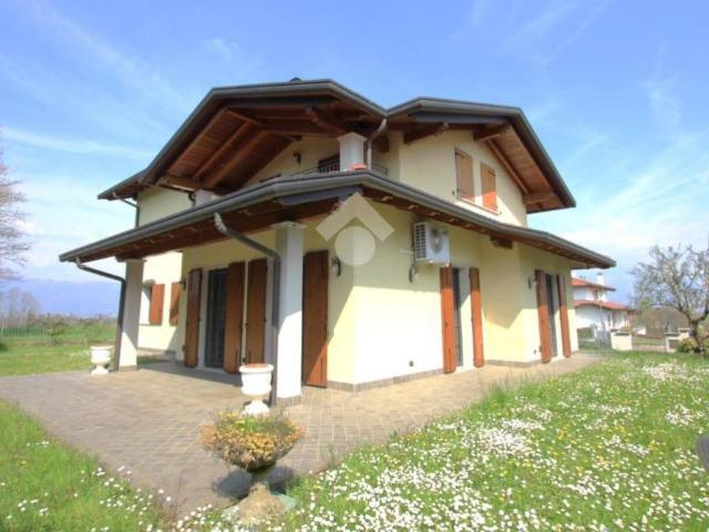 Villa Indipendente in vendita a Garbagnate Monastero, Lombardia