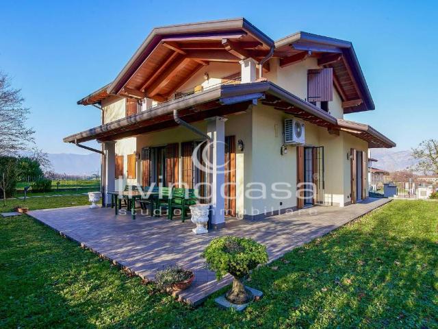 Villa Indipendente in vendita a Garbagnate Monastero, Lombardia