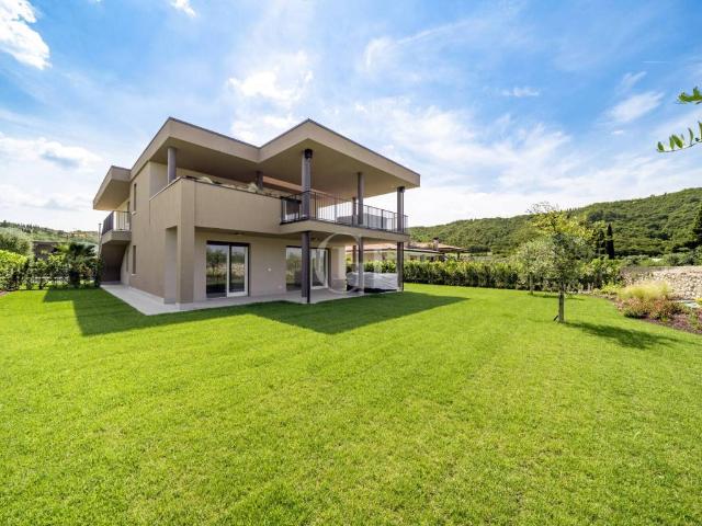 Villa Indipendente in vendita a Garda, Veneto