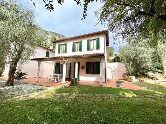 Villa Indipendente in vendita a Garda, Veneto