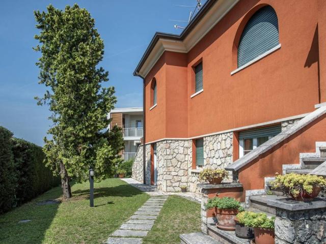 Villa Indipendente in vendita a Garda, Veneto