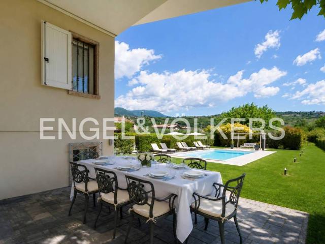 Villa Indipendente in vendita a Garda, Veneto