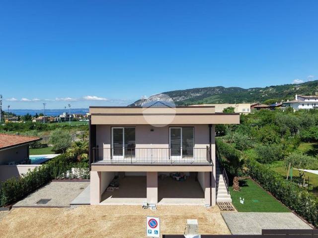 Villa Indipendente in vendita a Garda, Veneto