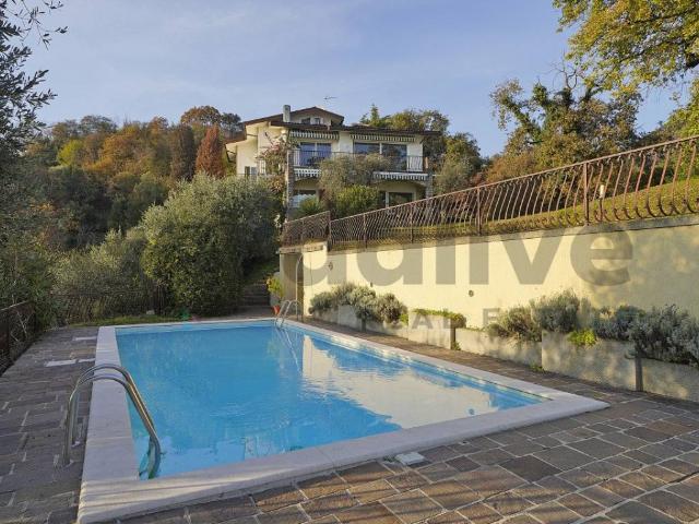 Villa Indipendente in vendita a Comunità Montana Parco Alto Garda bresciano, Gardone Riviera