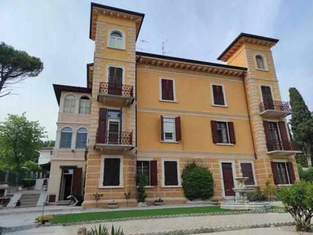 Villa Indipendente in vendita a Comunità Montana Parco Alto Garda bresciano, Gardone Riviera