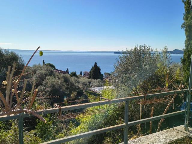 Villa Indipendente in vendita a Comunità Montana Parco Alto Garda bresciano, Gardone Riviera
