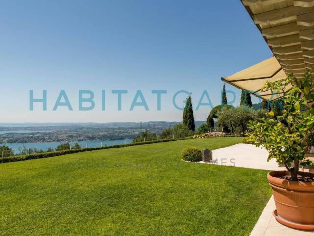 Villa Indipendente in vendita a Comunità Montana Parco Alto Garda bresciano, Gardone Riviera