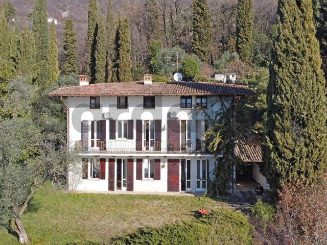 Villa Indipendente in vendita a Comunità Montana Parco Alto Garda bresciano, Gardone Riviera