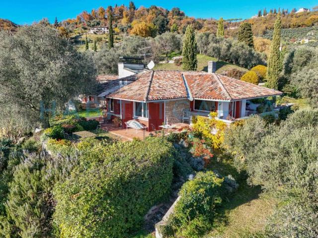Villa Indipendente in vendita a Comunità Montana Parco Alto Garda bresciano, Gardone Riviera