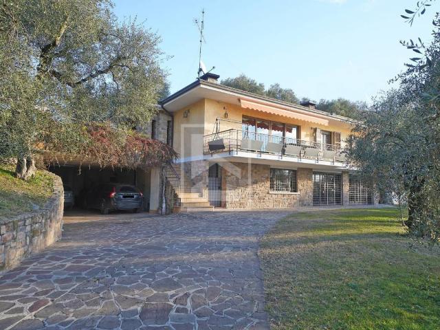 Villa Indipendente in vendita a Comunità Montana Parco Alto Garda bresciano, Gardone Riviera