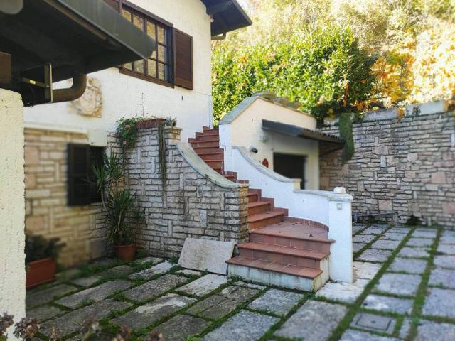 Villa Indipendente in vendita a Comunità Montana Parco Alto Garda bresciano, Gardone Riviera