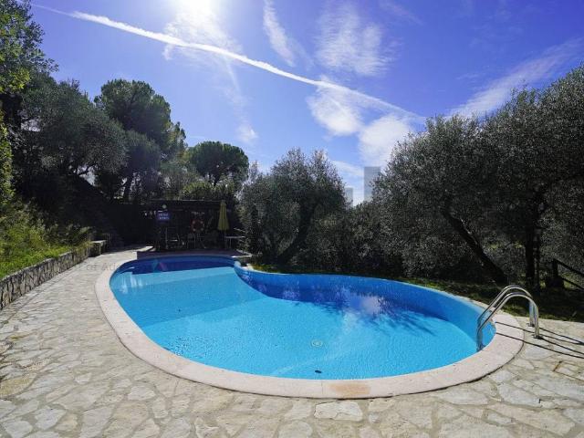 Villa Indipendente in vendita a Comunità Montana Parco Alto Garda bresciano, Gardone Riviera
