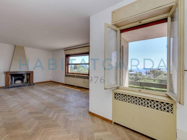 Villa Indipendente in vendita a Comunità Montana Parco Alto Garda bresciano, Gardone Riviera