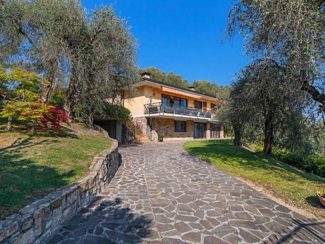 Villa Indipendente in vendita a Comunità Montana Parco Alto Garda bresciano, Gardone Riviera
