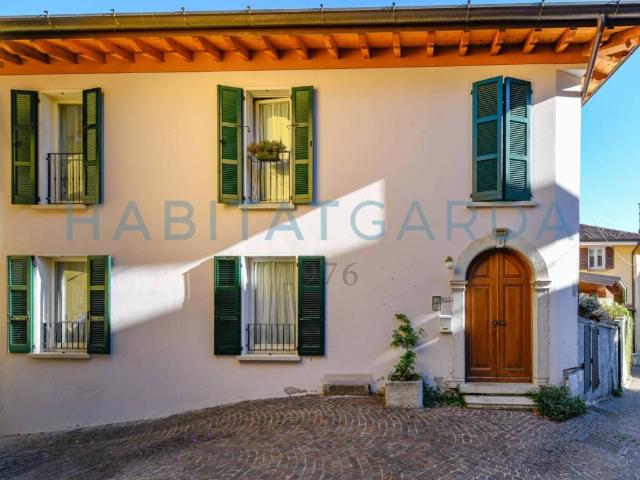 Villa Indipendente in vendita a Comunità Montana Parco Alto Garda bresciano, Gardone Riviera