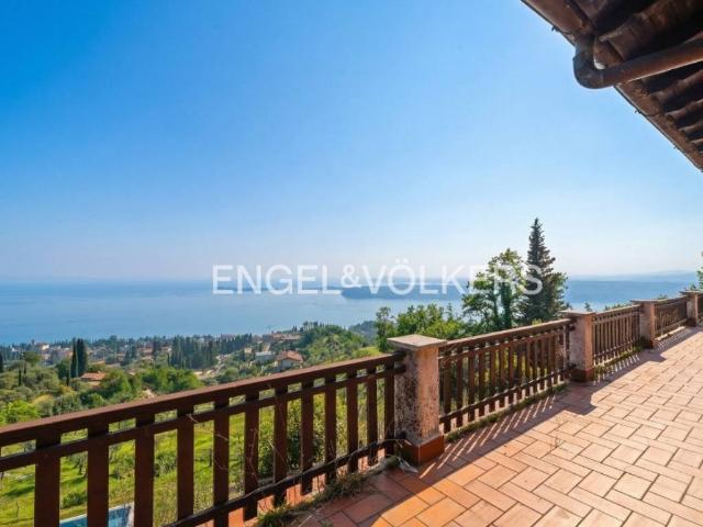 Villa Indipendente in vendita a Comunità Montana Parco Alto Garda bresciano, Gardone Riviera