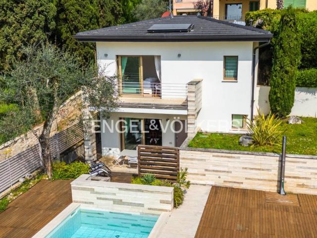 Villa Indipendente in vendita a Comunità Montana Parco Alto Garda bresciano, Gardone Riviera