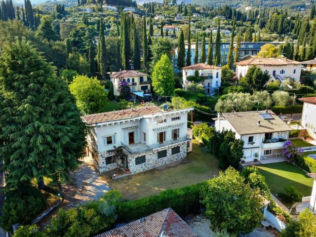 Villa Indipendente in vendita a Comunità Montana Parco Alto Garda bresciano, Gardone Riviera