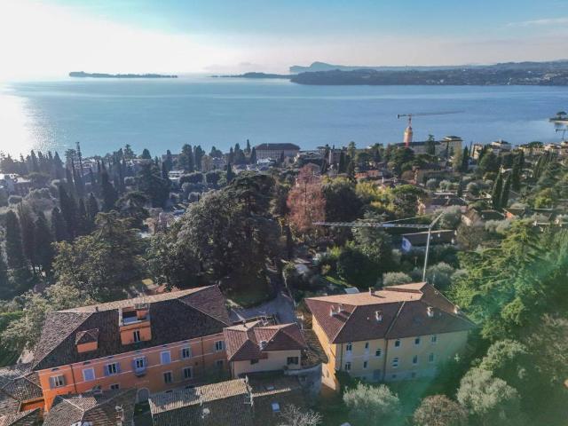 Villa Indipendente in vendita a Comunità Montana Parco Alto Garda bresciano, Gardone Riviera