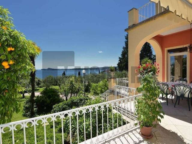 Villa Indipendente in vendita a Comunità Montana Parco Alto Garda bresciano, Gardone Riviera