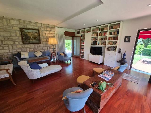 Villa Indipendente in vendita a Comunità Montana Parco Alto Garda bresciano, Gardone Riviera