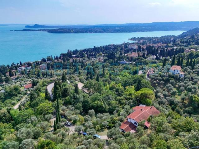 Villa Indipendente in vendita a Comunità Montana Parco Alto Garda bresciano, Gardone Riviera