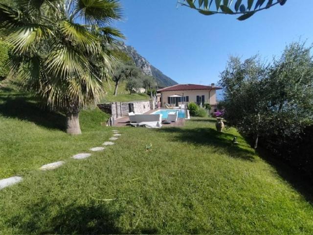 Villa Indipendente in vendita a Comunità Montana Parco Alto Garda bresciano, Gargnano