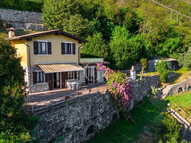 Villa Indipendente in vendita a Comunità Montana Parco Alto Garda bresciano, Gargnano