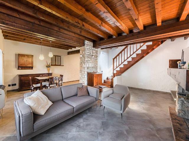 Villa Indipendente in vendita a Comunità Montana Parco Alto Garda bresciano, Gargnano