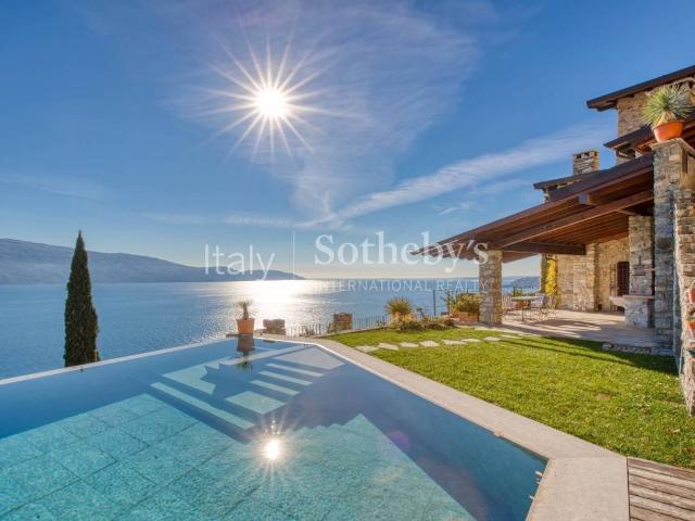 Villa Indipendente in vendita a Comunità Montana Parco Alto Garda bresciano, Gargnano