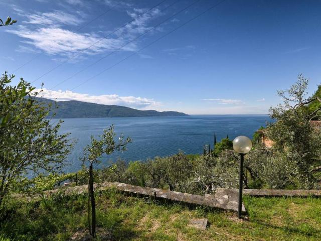 Villa Indipendente in vendita a Muslone, Gargnano